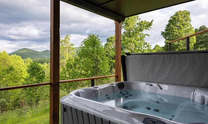 Young Harris Cabin | Skip’s Hideaway: Mountain retreat for 10 with hot tub, game room, double decks, and EV charger.