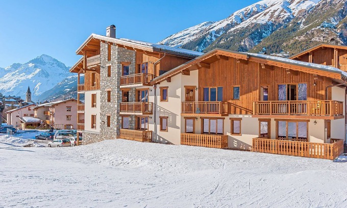 Lanslevillard Condo | Skis aux pieds | T4 + accès piscine, sauna