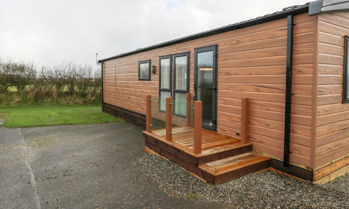 Hasguard Cross Cottage | SKOMER LODGE, family friendly, with a garden in Broad Haven