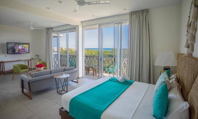 Luis Donaldo Colosio Bed & Breakfast | Sky and Sea Suites