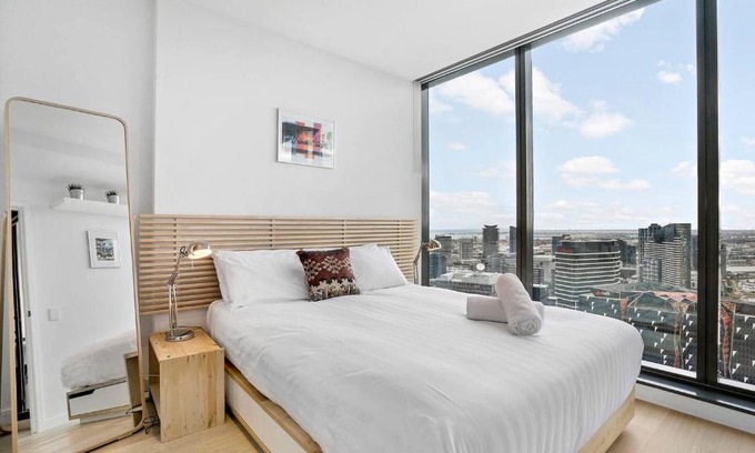Melbourne Central Business District Apartment | Sky High CBD Living with Resort style Amenities