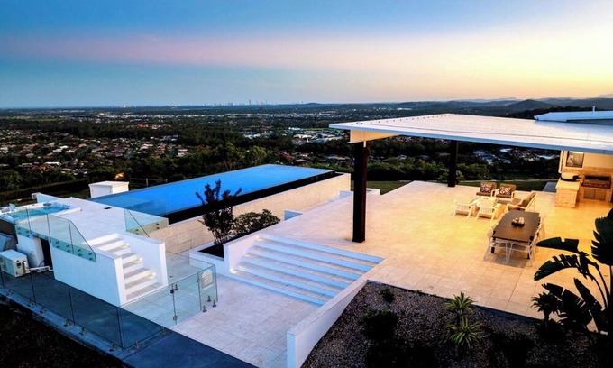 Upper Coomera House | Sky High Estate (Ocean Views)