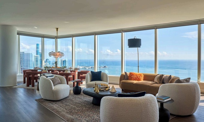 The Loop Apartment | Sky-High Living: Lake Views, Elite Experience