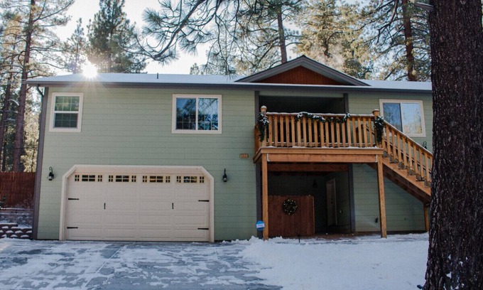 Wrightwood Cabin | Sky Lodge|Near Village, Family/Pet friendly