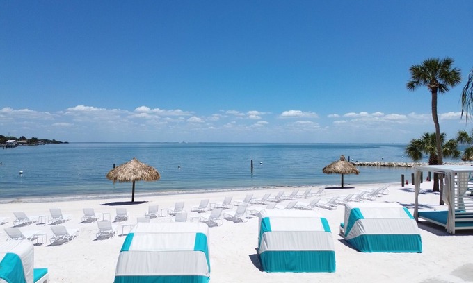 Pinellas Point Hotel | SkyBeach Resort
