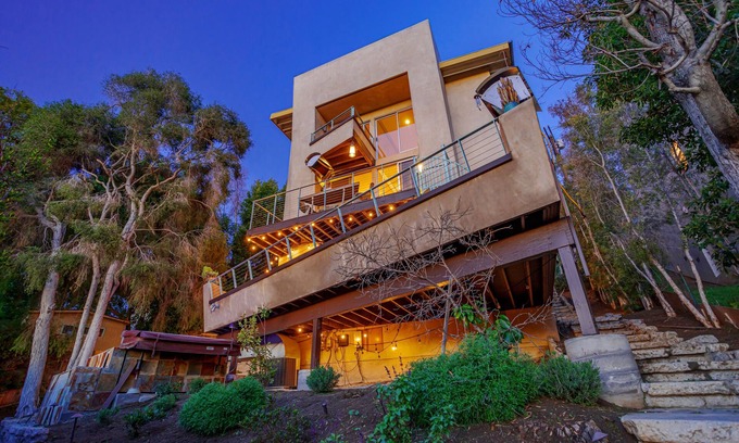 Silver Lake House | Skydeck 3-br house w gym, hot tub, amphitheater, Hwood sign, Griffith, lake view