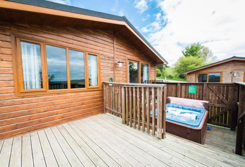 Cupar Ski Chalet | Skylark Lodge with Hot Tub