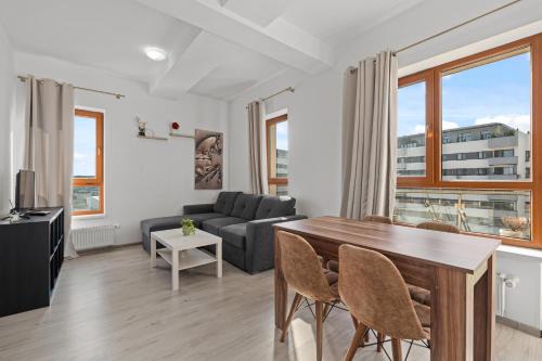 Vitan Apartment | SkyLawn Retreat Free Parking