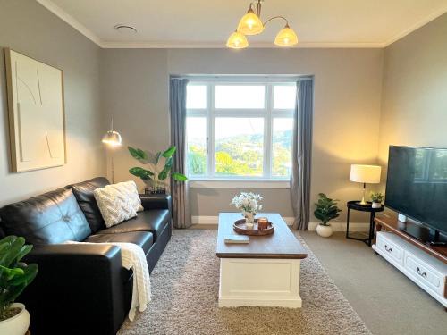Northland Apartment | Skyline City - Entire Character Apartment - Views, Parking and Netflix