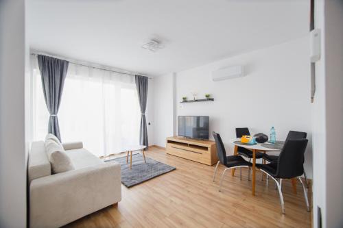 Oradea Apartment | Skyline Deck