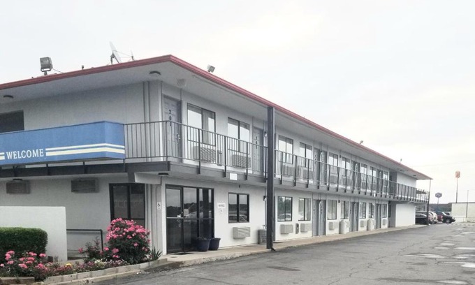 Conway Hotel | Skyline Inn