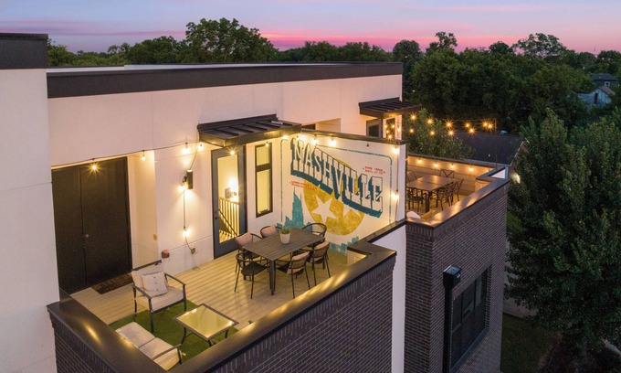 McFerrin Park House | Skyline Soundhouse | Rooftop Deck & Game Room near East Nashville & Broadway