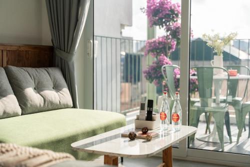 Thanh Nhan Apartment | Skyline Villa - Urban Oasis Near Local Street Food - Rooftop & View