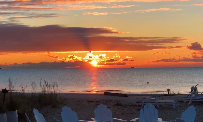 Milford House | Skytop Cottage Steps Away From Sandy Beach (Full Private Beach Access), NEW