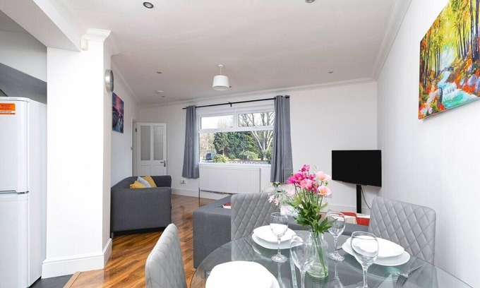 Turkey Street House | Skyvillion - Enfield 4Bed House w/Garden + Parking