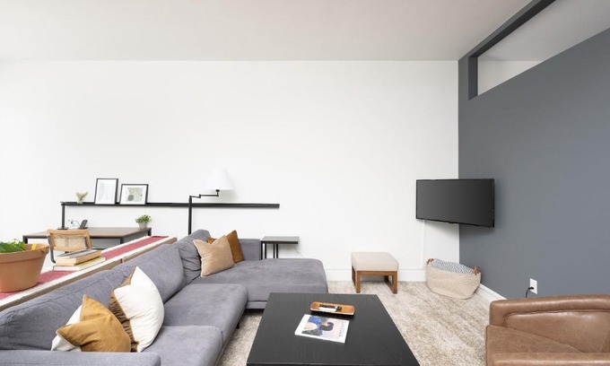 Milwaukee Apartment | Skywalk to Fiserv 1BR with Rooftop, Gym, and Parking