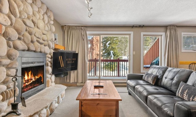 East Kootenay Apartment | Slalom Spirit | Ski-In/Out | Steps from Toby Chair