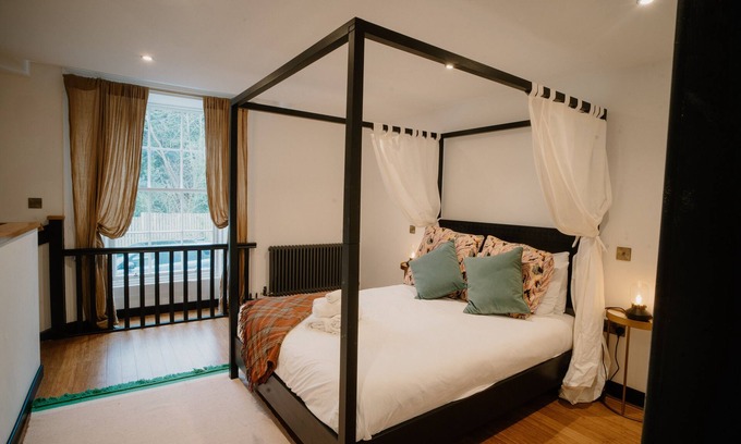 Craiglockhart Apartment | Slateford House 1770 - Outlaws Haven