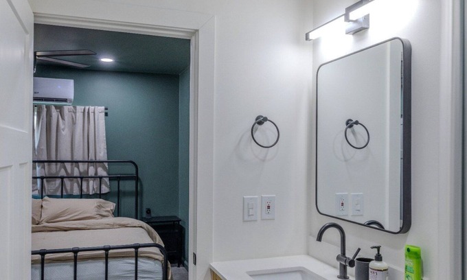 Poplar Grove Cottage | SLC Cozy Backhouse - Downtown SLC Base