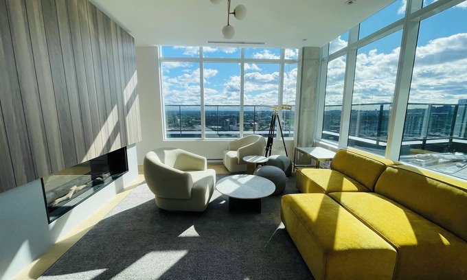 Griffintown Apartment | Sleek 2BR Mountain & City views +Parking
