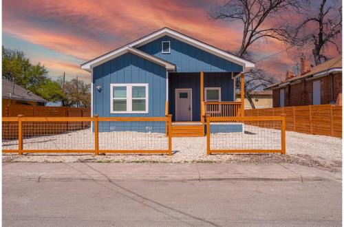 Denver Heights House | Sleek 4BR3BA Urban Living w Downtown Views
