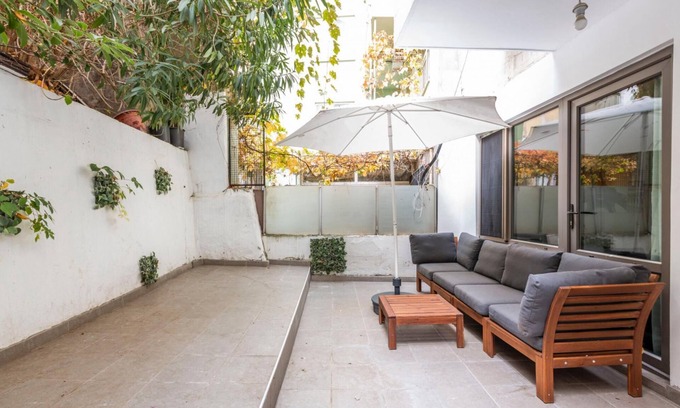 Macka Apartment | Sleek and Central Flat with Backyard in Besiktas