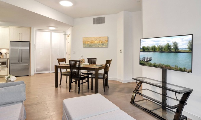 Downtown Buffalo Apartment | Sleek Buffalo /Niagara Condo with free parking- 9 mins to Buffalo General Hospital