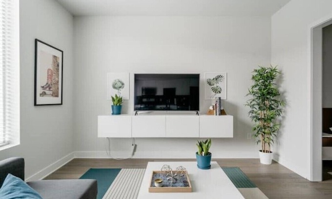 East Cesar Chavez Condo | Sleek Downtown Condo with Free Parking, Pool and Gym