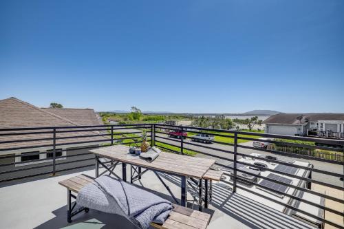 Ferndale Apartment | Sleek Ferndale Home with Ocean and Mountain Views!