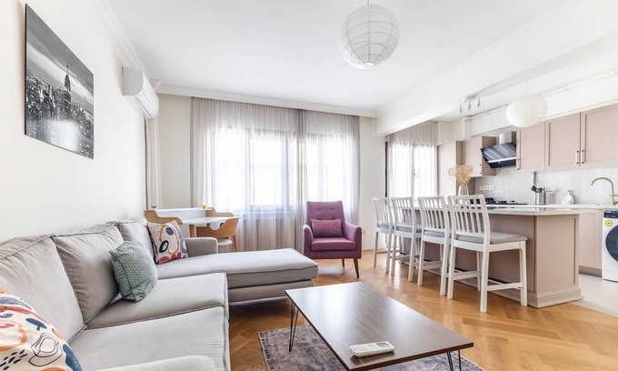 Moda Apartment | Sleek, Luminous, Central Flat 10 min to Moda