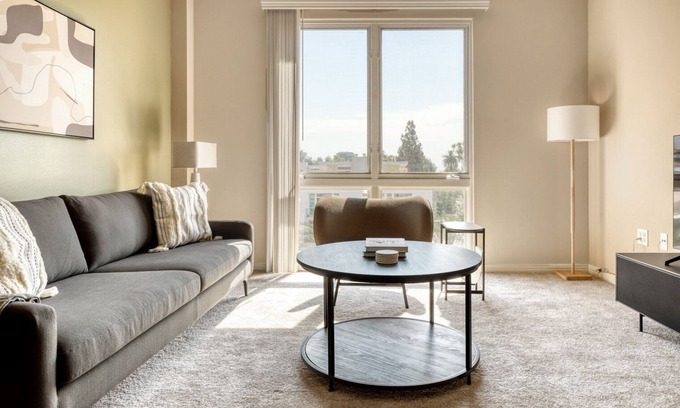 Old Pasadena Apartment | Sleek Pasadena 1BR w/Gym & Pool, nr Colorado Ave, by Blueground
