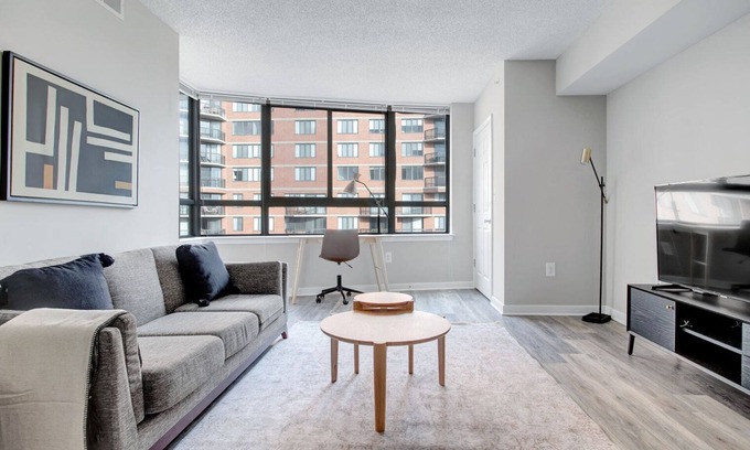 Pentagon City Apartment | Sleek Pentagon City 1BR w/W/D, Gym & Lounge, near Metro, by Blueground
