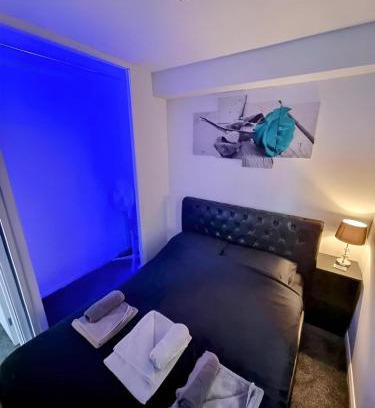 West Ham Apartment | Sleek & Stylish - E15 Apartment With Parking