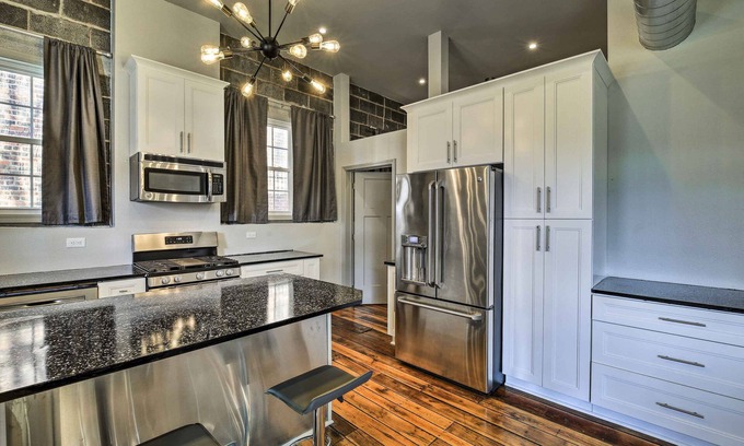 Wytheville Apartment | Sleek Wytheville Apartment Near Food + Drink!