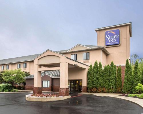 Queensbury Hotel | Sleep Inn & Suites Queensbury - Lake George