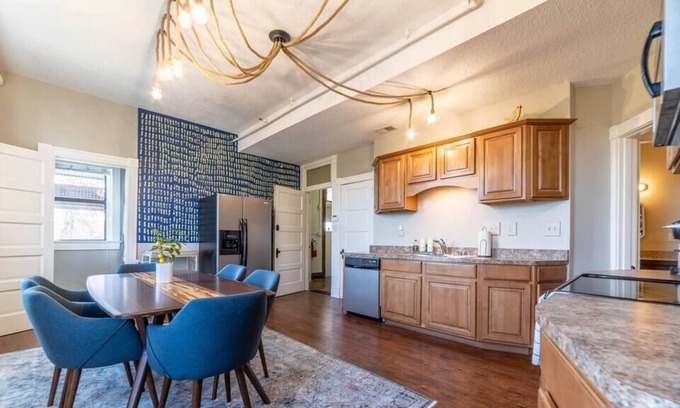 Germantown House | Sleep16 9Bed 5BR 4BA 9Bed Swepson Bungalow