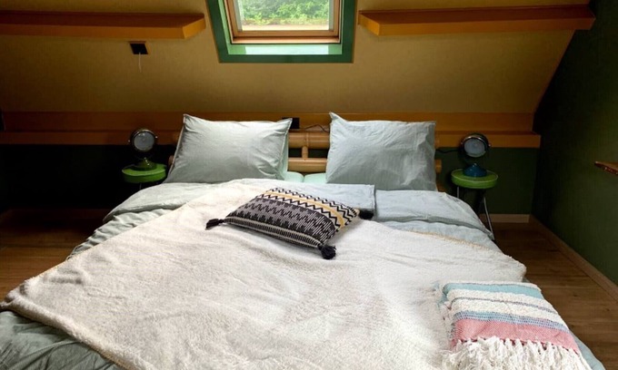 Roderesch Apartment | Sleeping among the owls at Oeroeboeroe