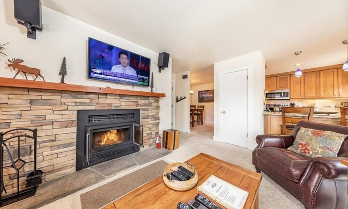 Teton Village Condo | Sleeping Indian W11: Teton Village- Beautiful Interior - Close to Chairlift