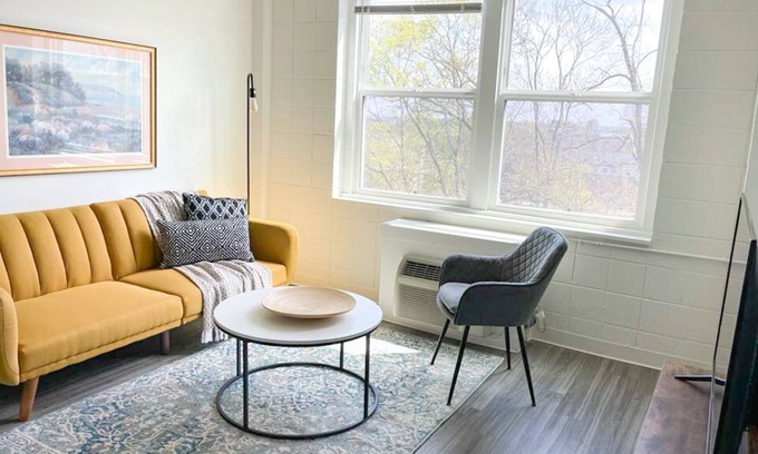 Walnut Hills Apartment | Sleepover: Bright 1BD/1BA + Gym - Downtown Cincinnati
