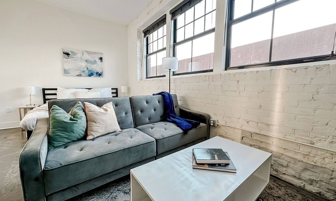 Downtown Wichita Apartment | Sleepover: Elite Studio + Parking - Wichita