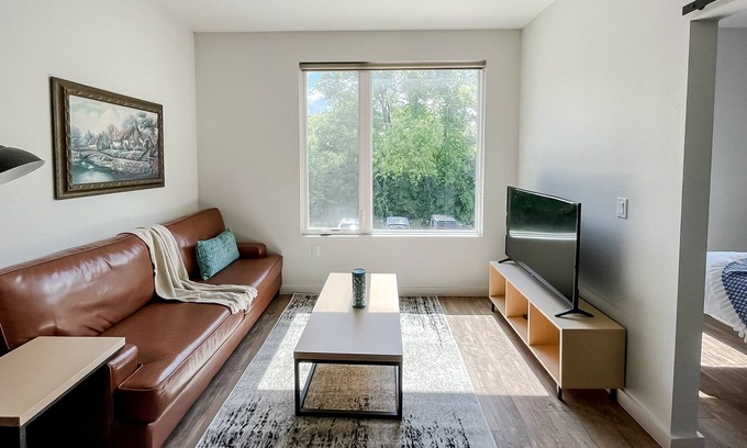 Bowling Green Apartment | Sleepover: Sleek 1BD/1BA - Bowling Green