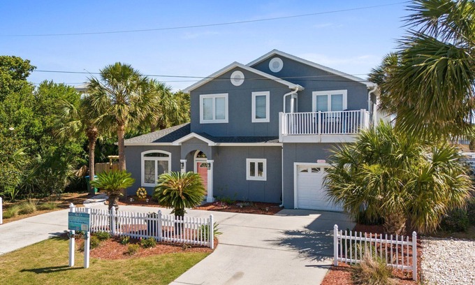 Bahama Beach House | Sleeps 10, 1 block to beach access