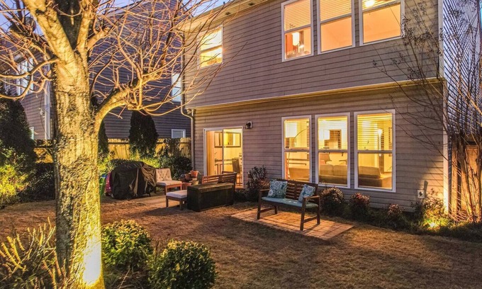 Gwinnett Place House | Sleeps 10 | Near I-85 | 4BR Family Stay