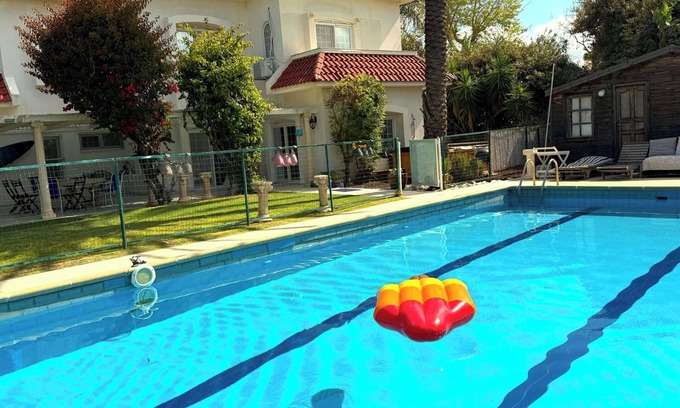 Caesarea Villa | Sleeps 12 Family Villa By The Sea W Jacuzzi & Pool