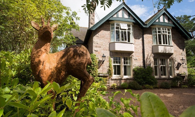 Coylumbridge House | Sleeps 12 in 6 double bedrooms all en-suite