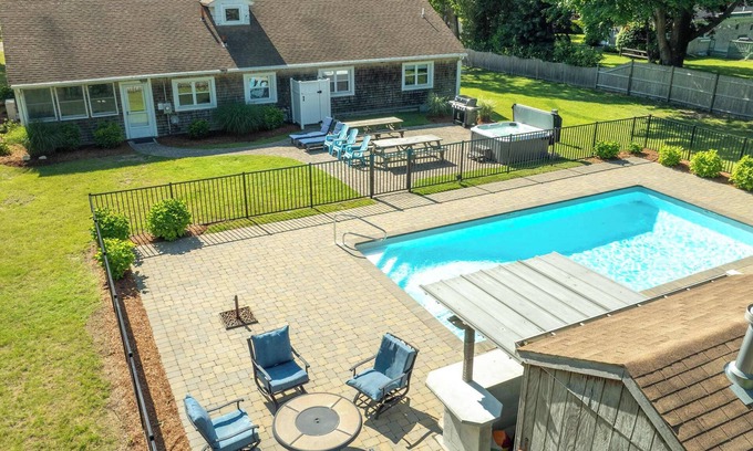 West Harwich House | Sleeps 14 Home w/Pool Great for Families!