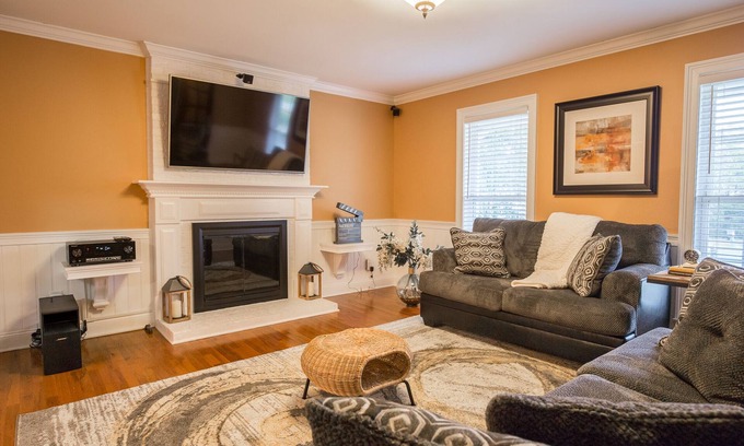 Charlotte House | Sleeps 15, Entire Home, Deep Discounts for Longer Stays