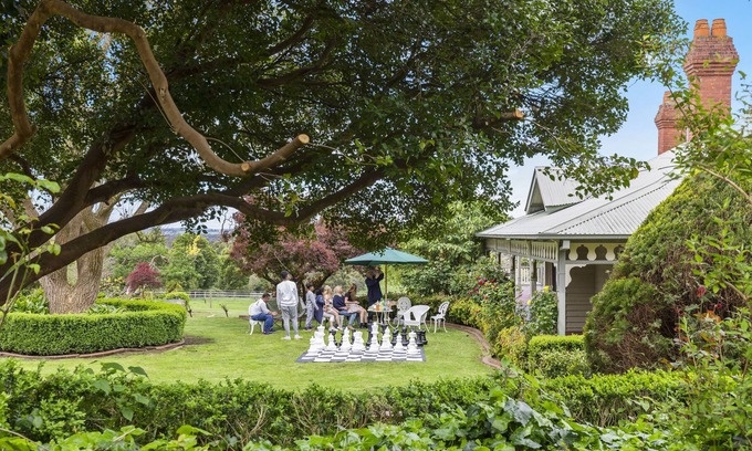 Bunyip House | SLEEPS 16.