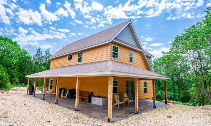 Cassville House | Sleeps 16-Marina, Pool, Roaring River & Table Rock