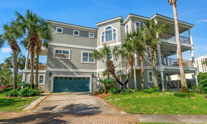 Destin House | Sleeps 24/10 adults, Pvt Beach, Lg Pool, Chef Ready, 4 free bch chairs